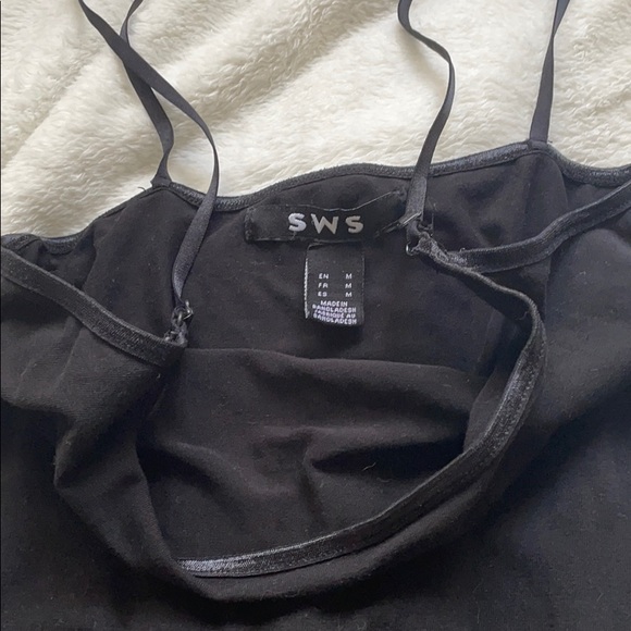 Black tank top - Picture 3 of 3